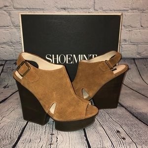 🆕NIB Shoe Mint Genuine Suede Wedge Sandals